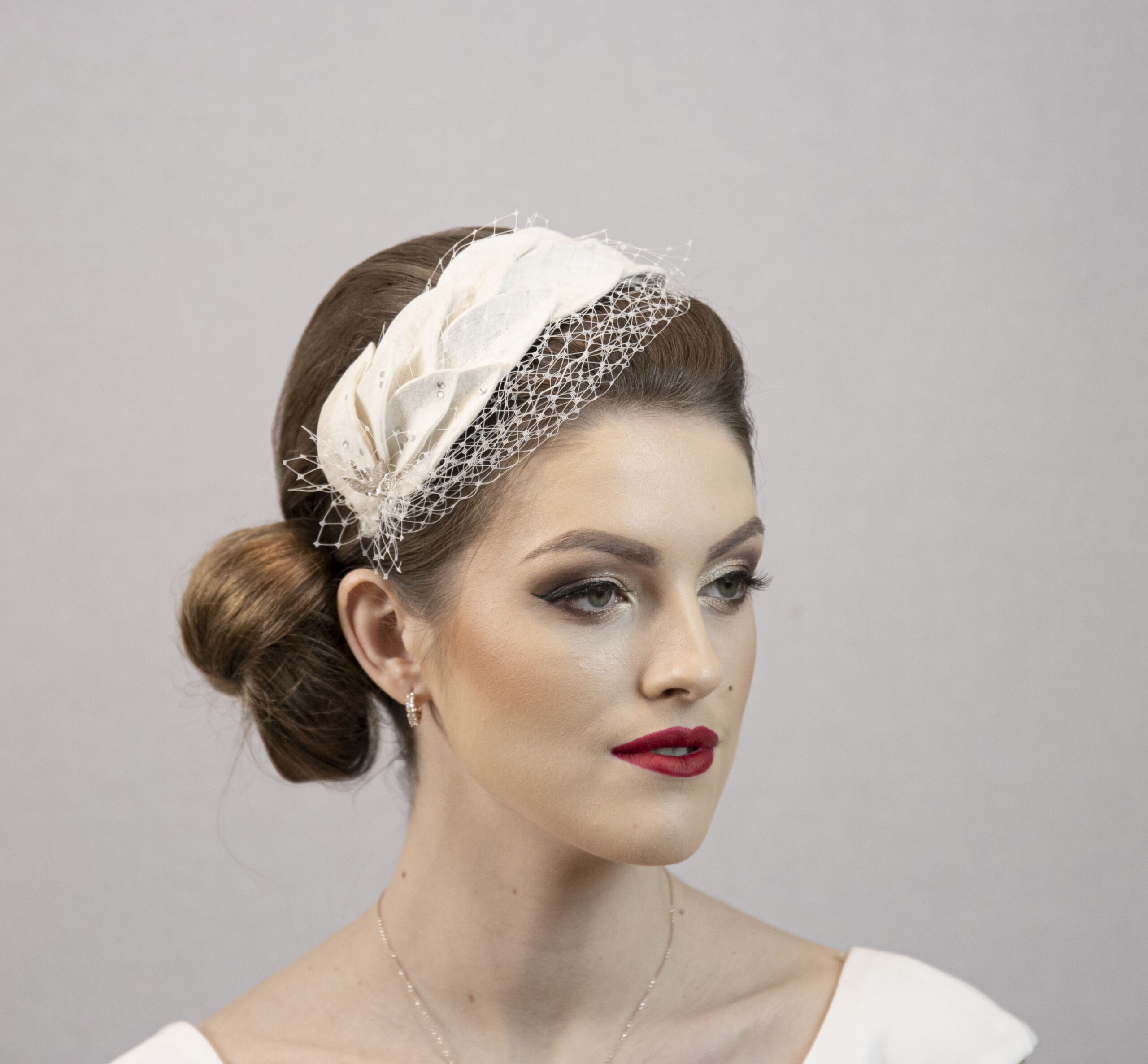 Ivory white bridal headpiece. Wedding hat. - Image 3