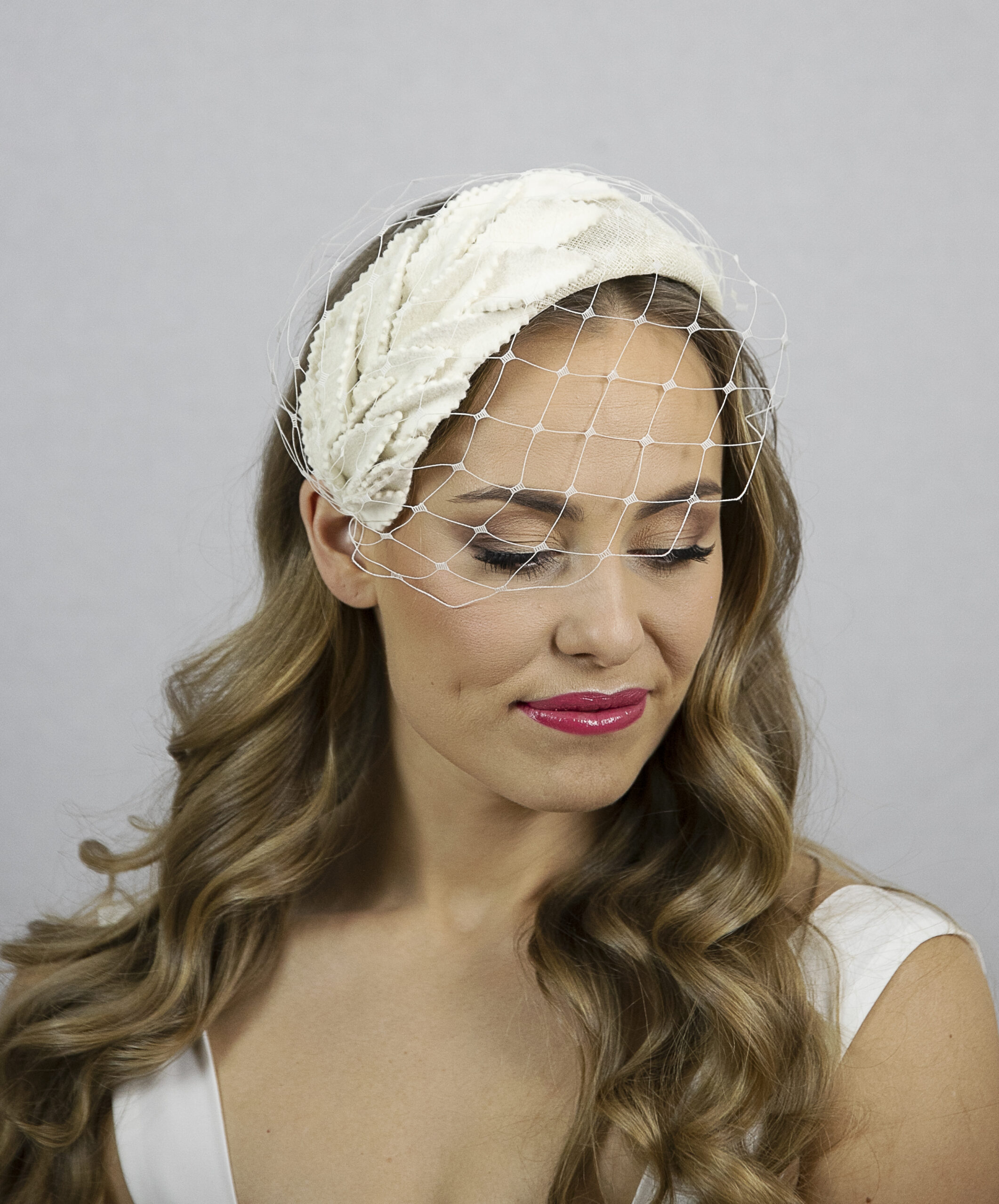 Ivory white bridal hat with net. Wedding fascinator hat. - Image 2