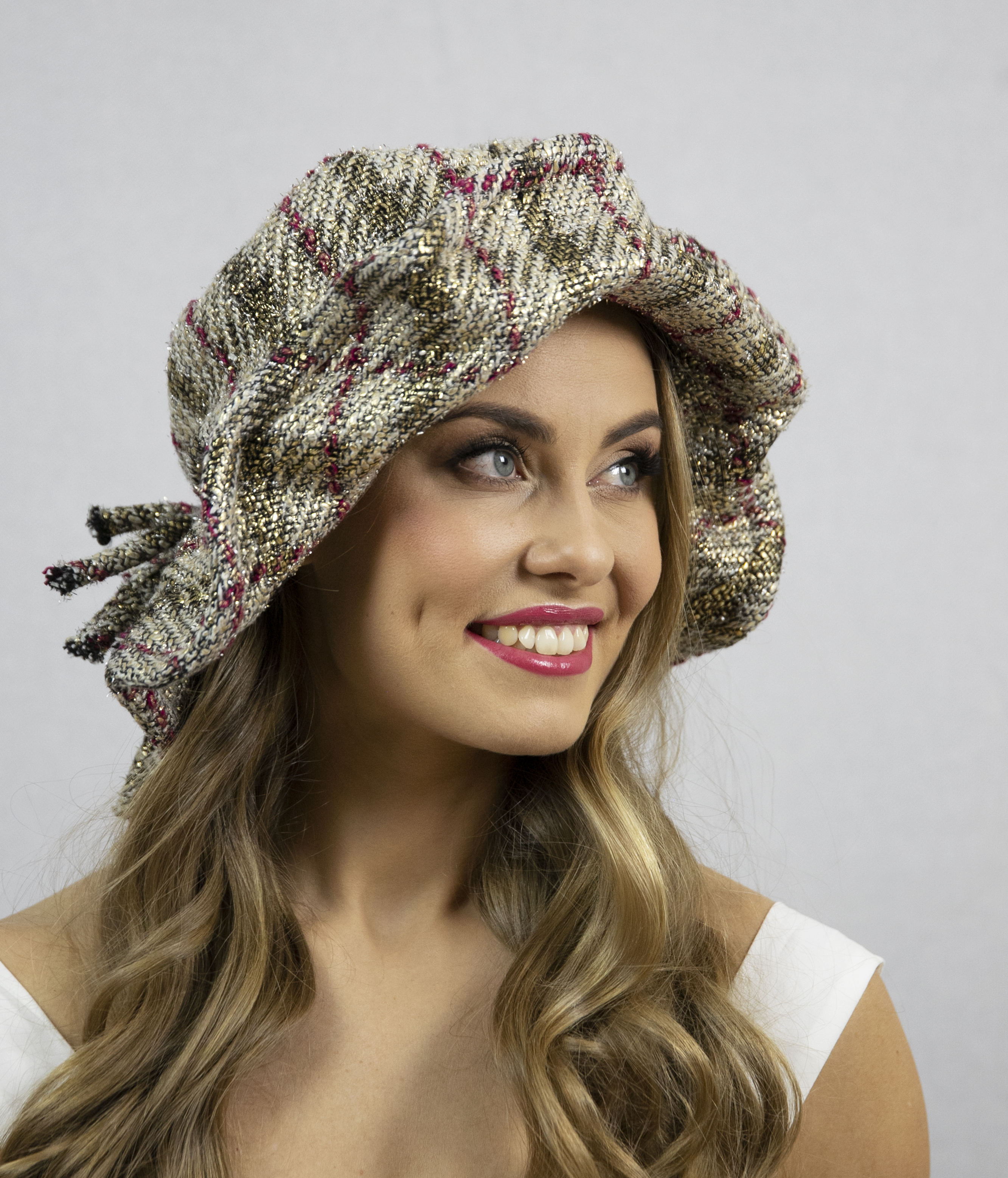 Glamorous casual wide brim designer hat with playful brim. - Image 4