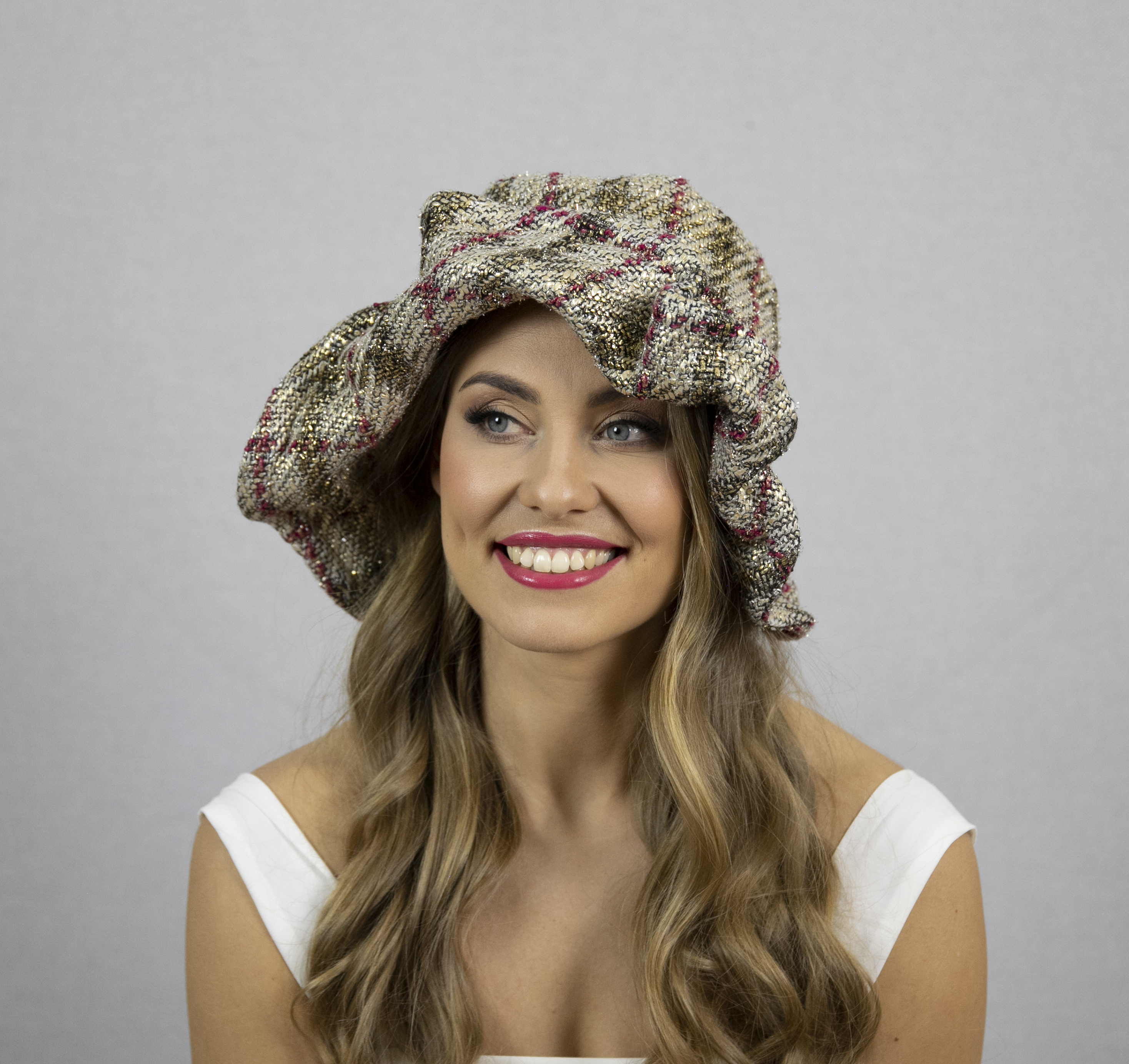 Glamorous casual wide brim designer hat with playful brim. - Image 5