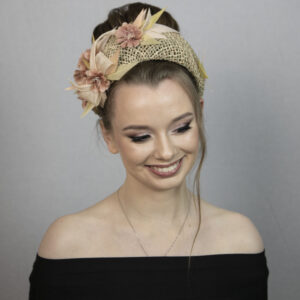 Wide headband hat in nature colors