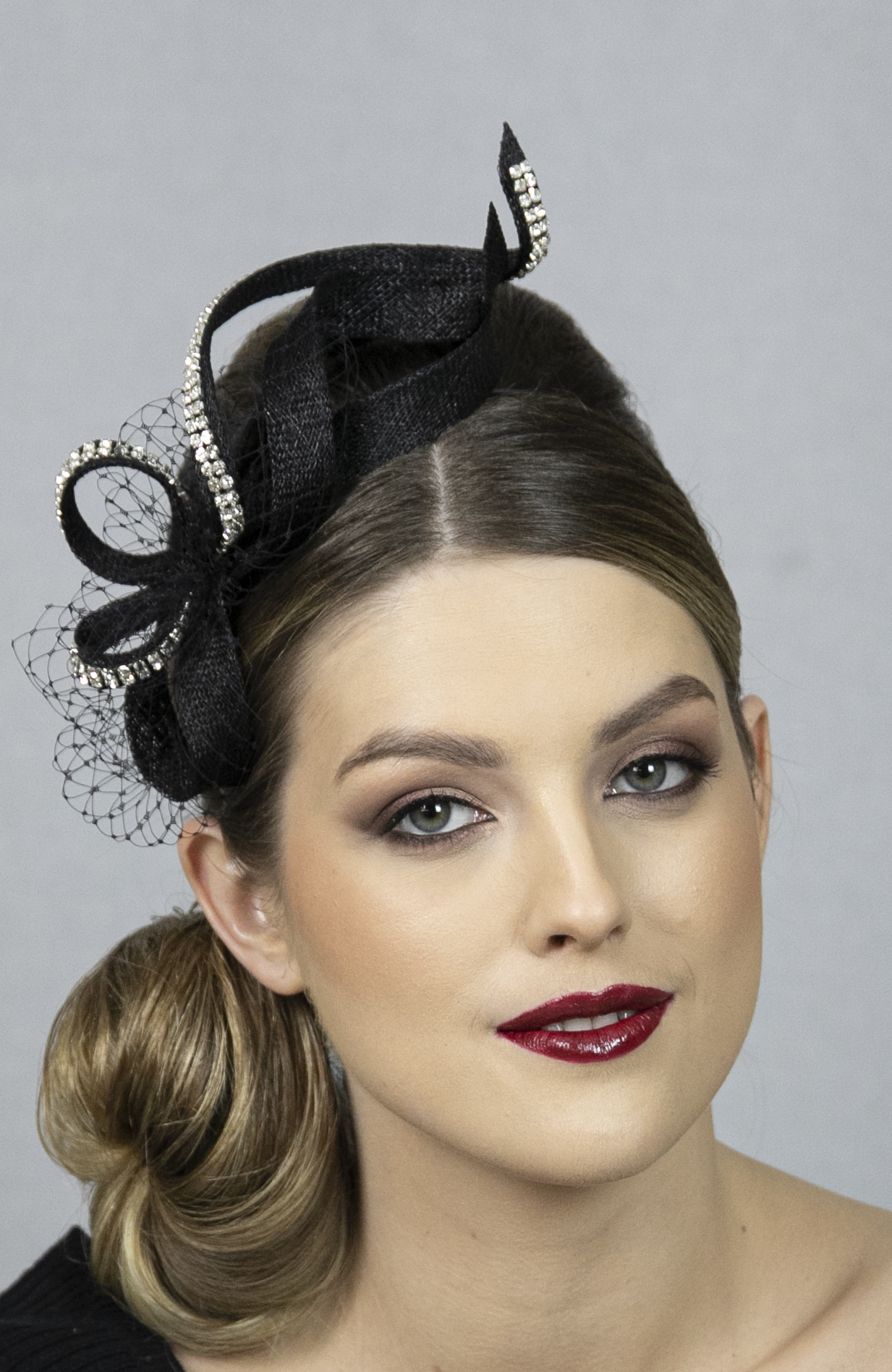 Black fascinator with silver rhinestones. - Image 5