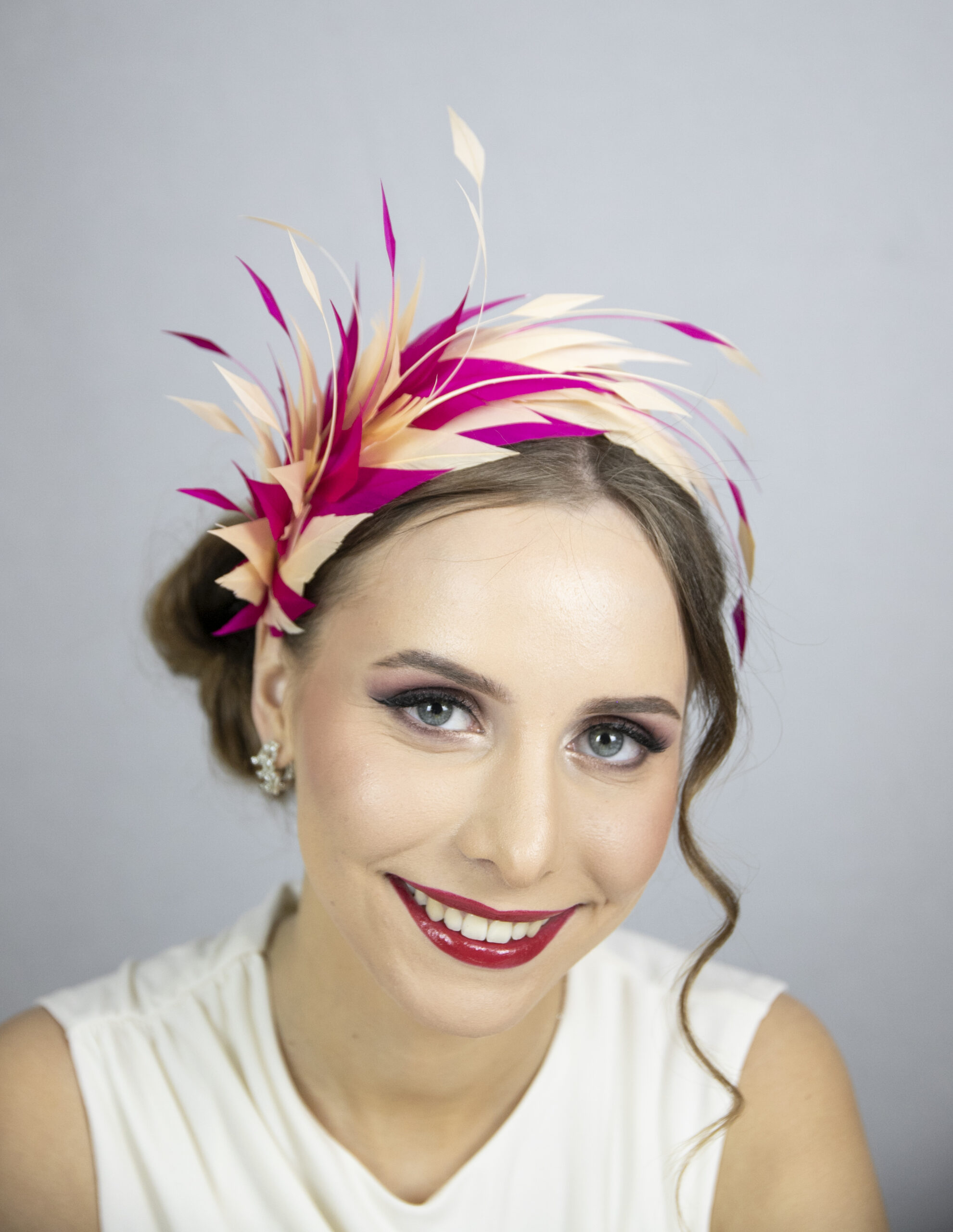 Pink and beige feather fascinator. - Image 2