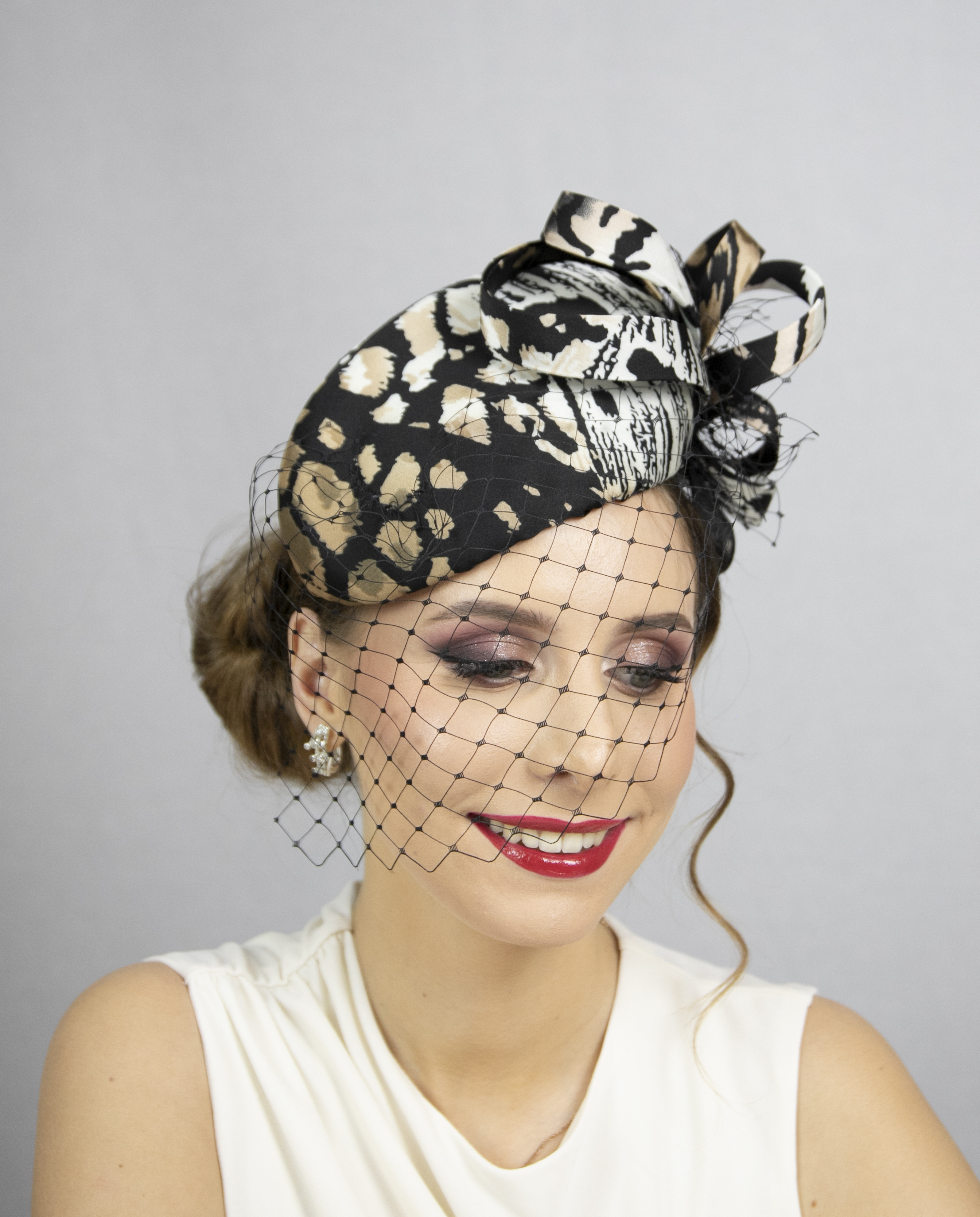 Animal print silk percher hat with face veil. - Image 4