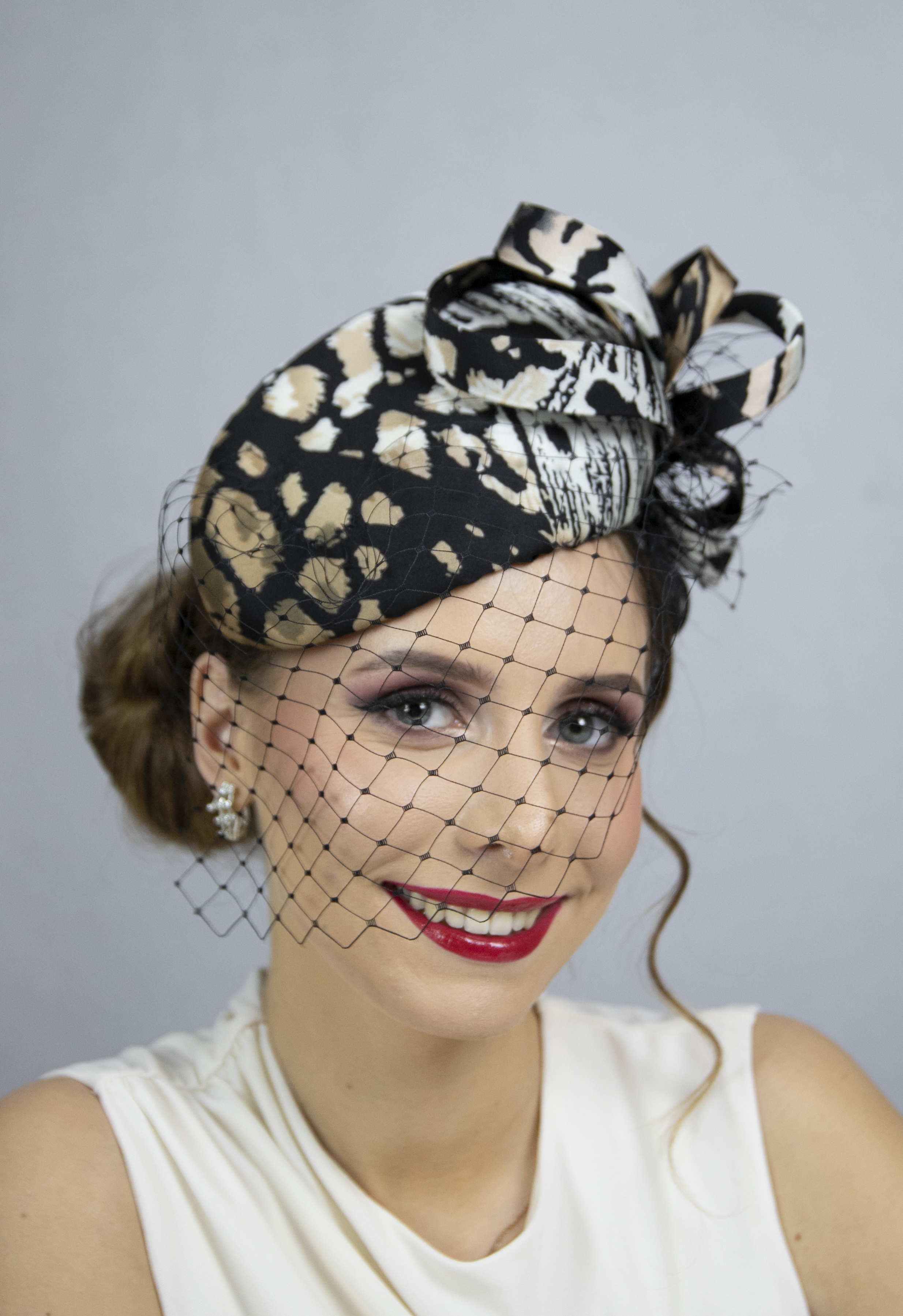 Animal print silk percher hat with face veil. - Image 5