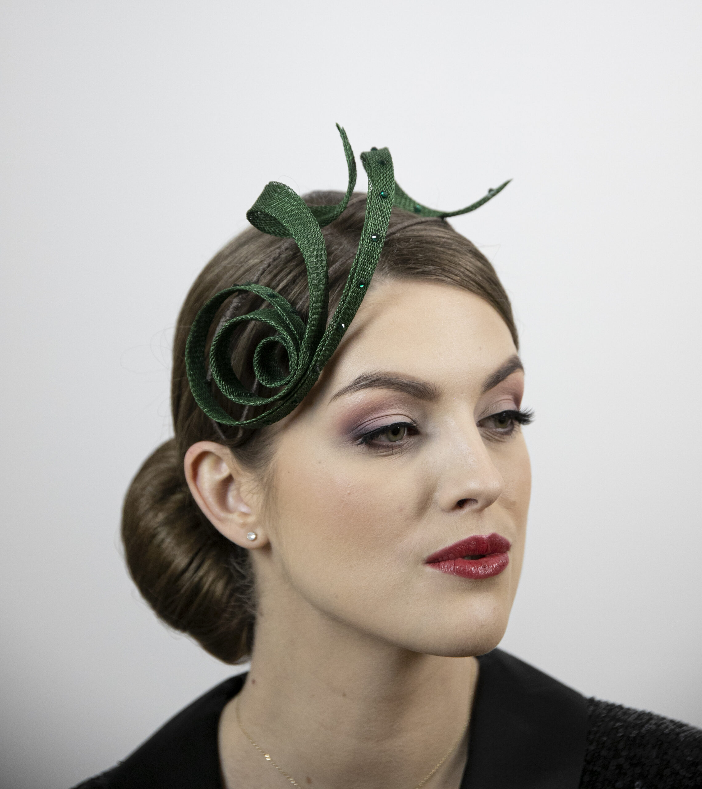 Forest green modern fascinator. - Image 4