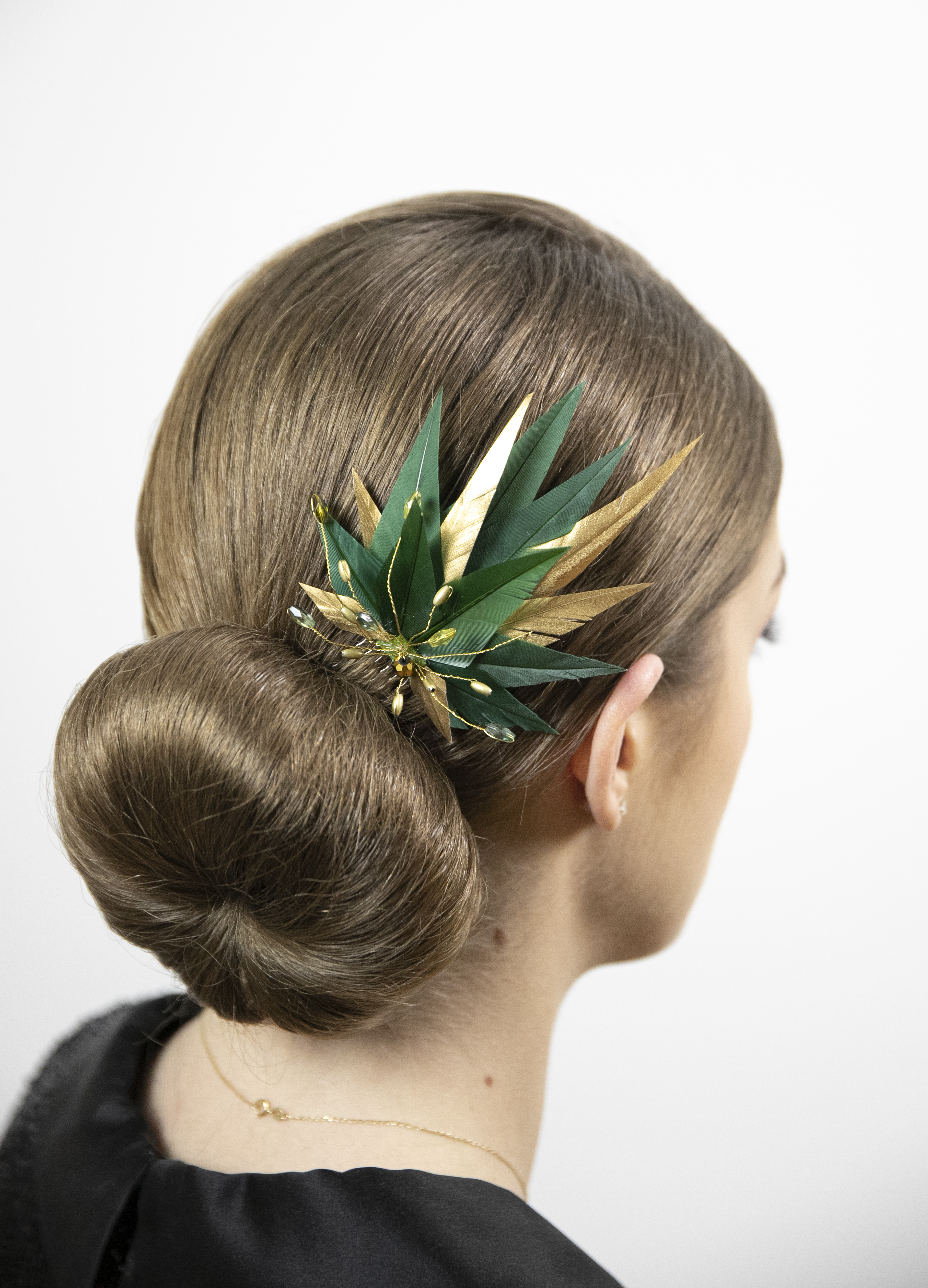 Green feather fascinator comb