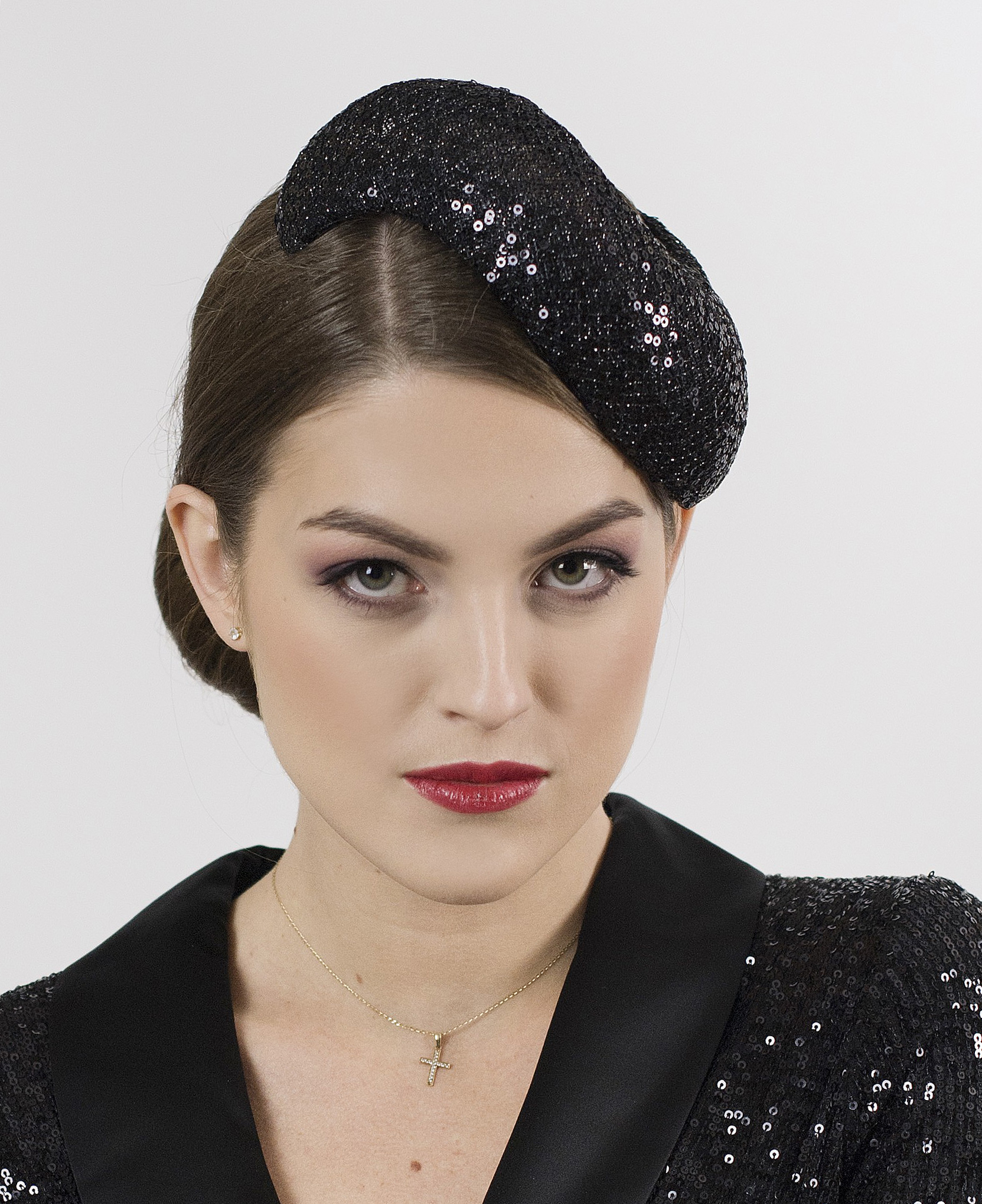 Black glamorous vintage style headpiece hat.