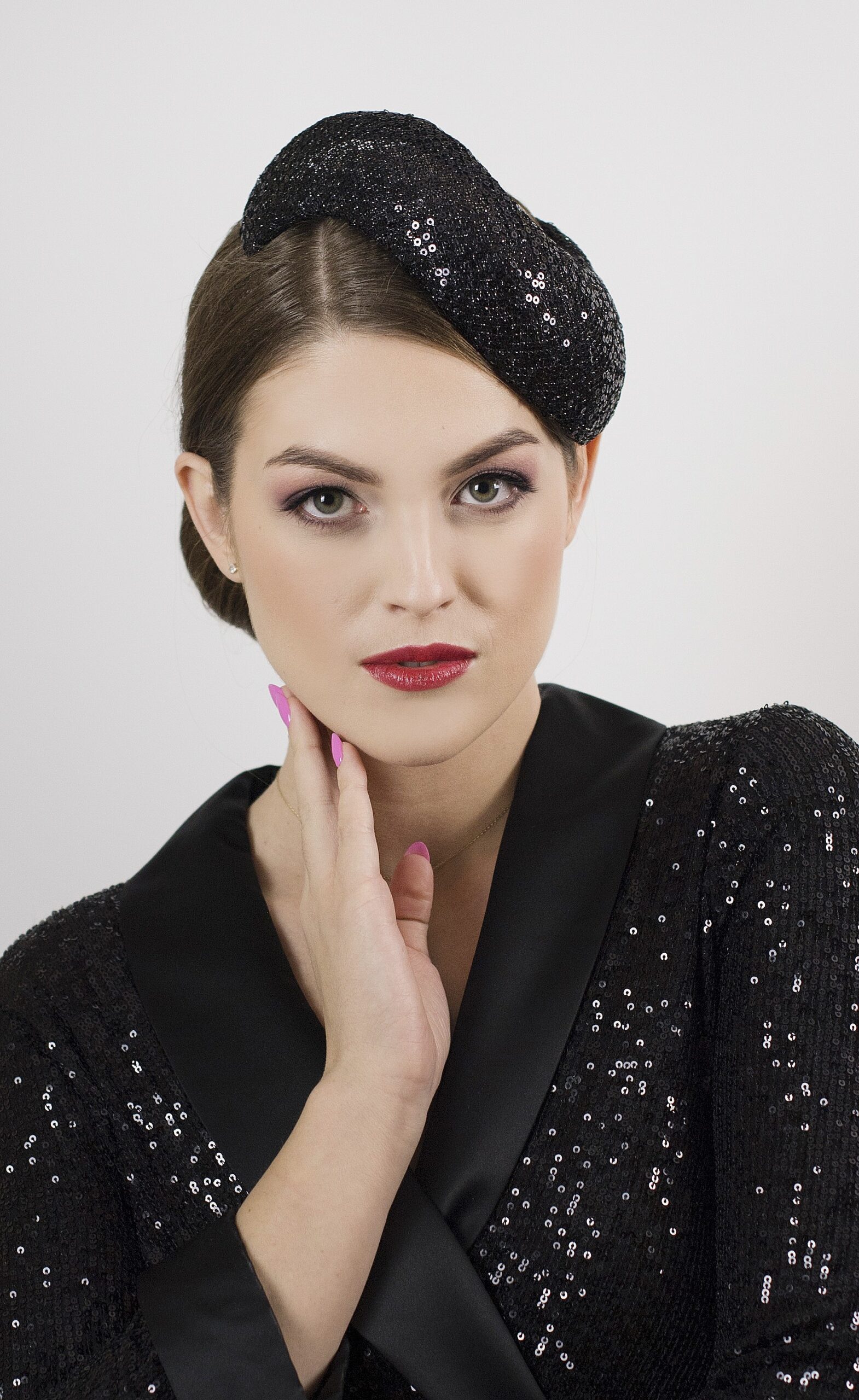 Black glamorous vintage style headpiece hat. - Image 3