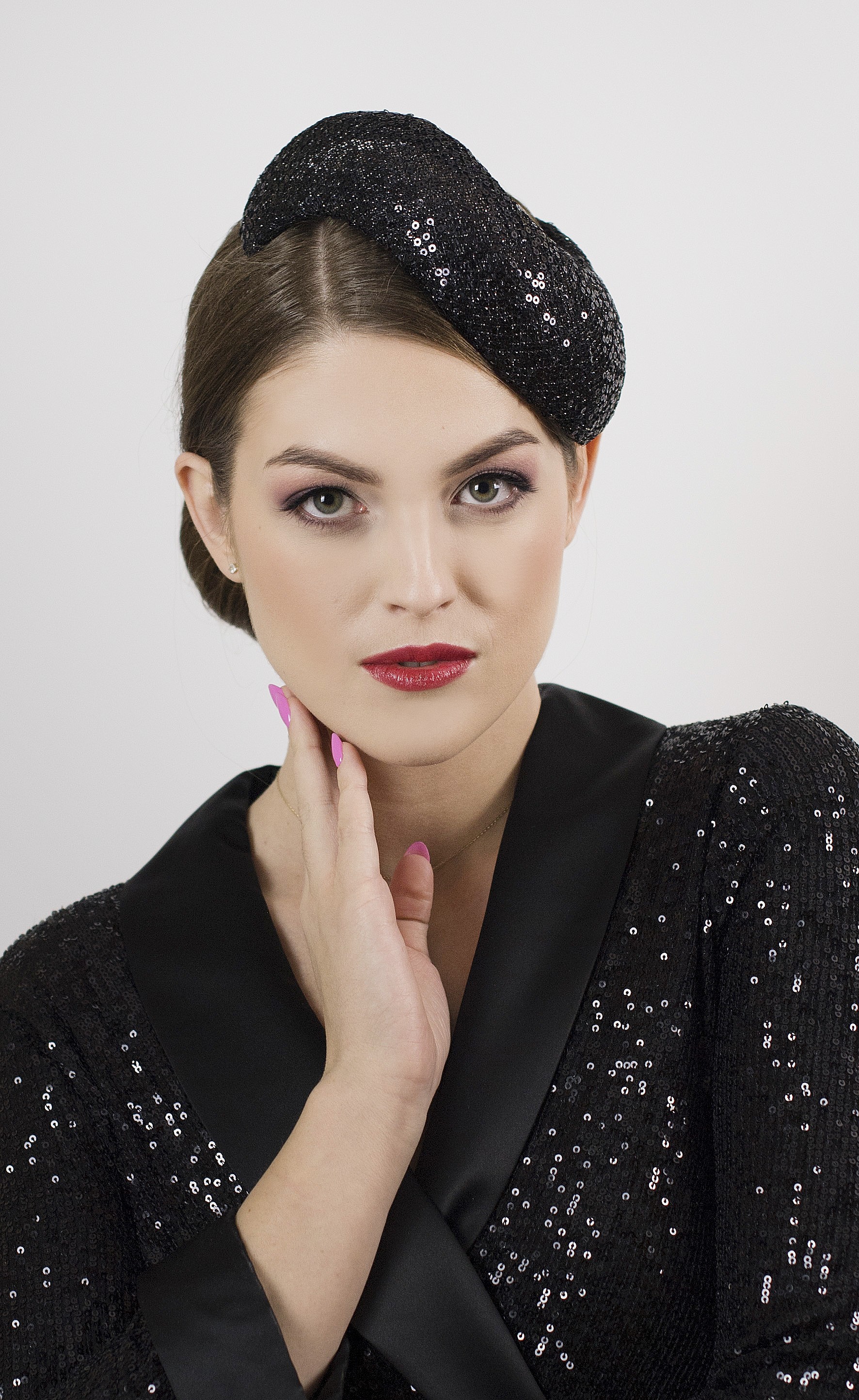 Black glamorous vintage style headpiece hat. - Image 3