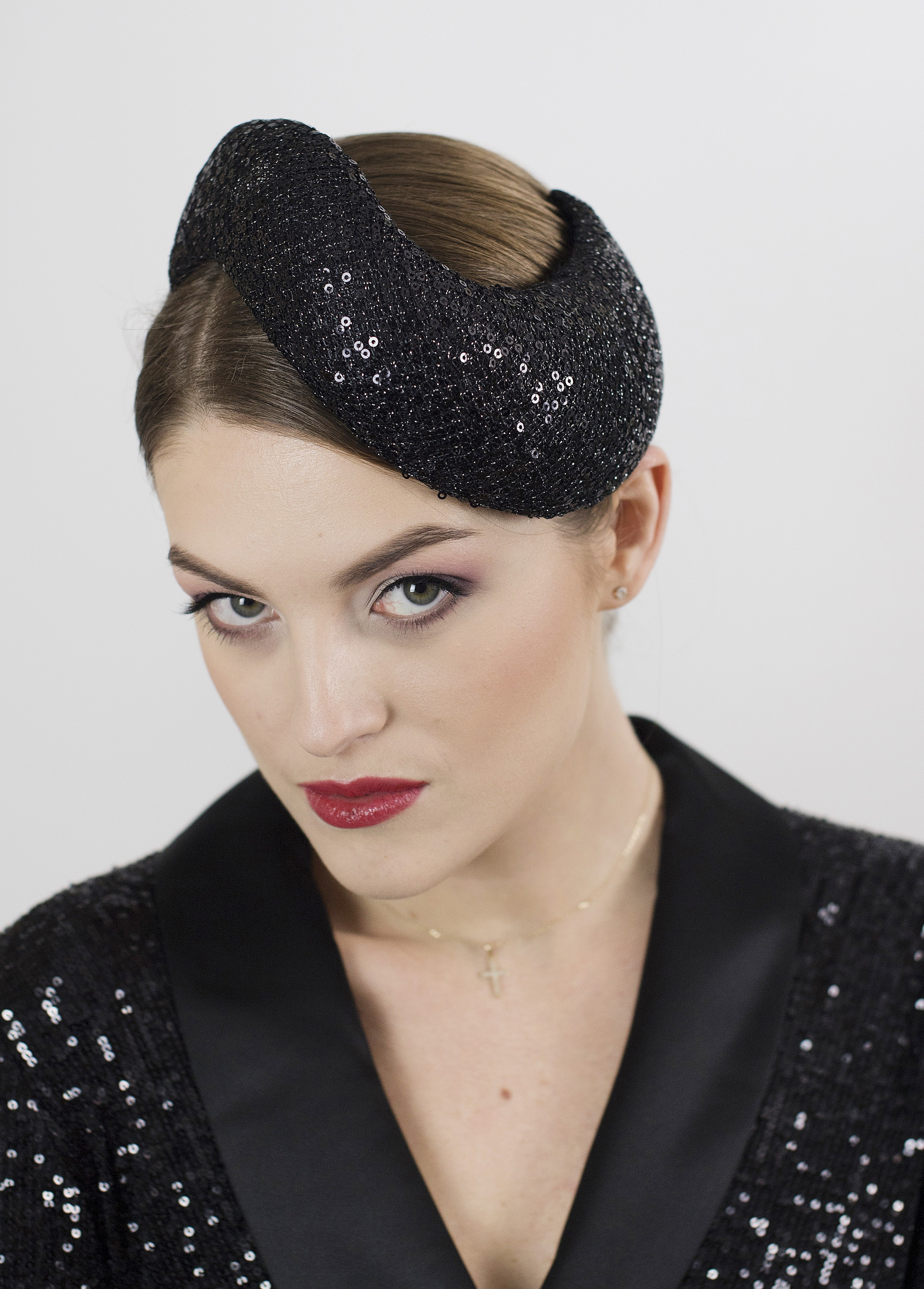 Black glamorous vintage style headpiece hat. - Image 4
