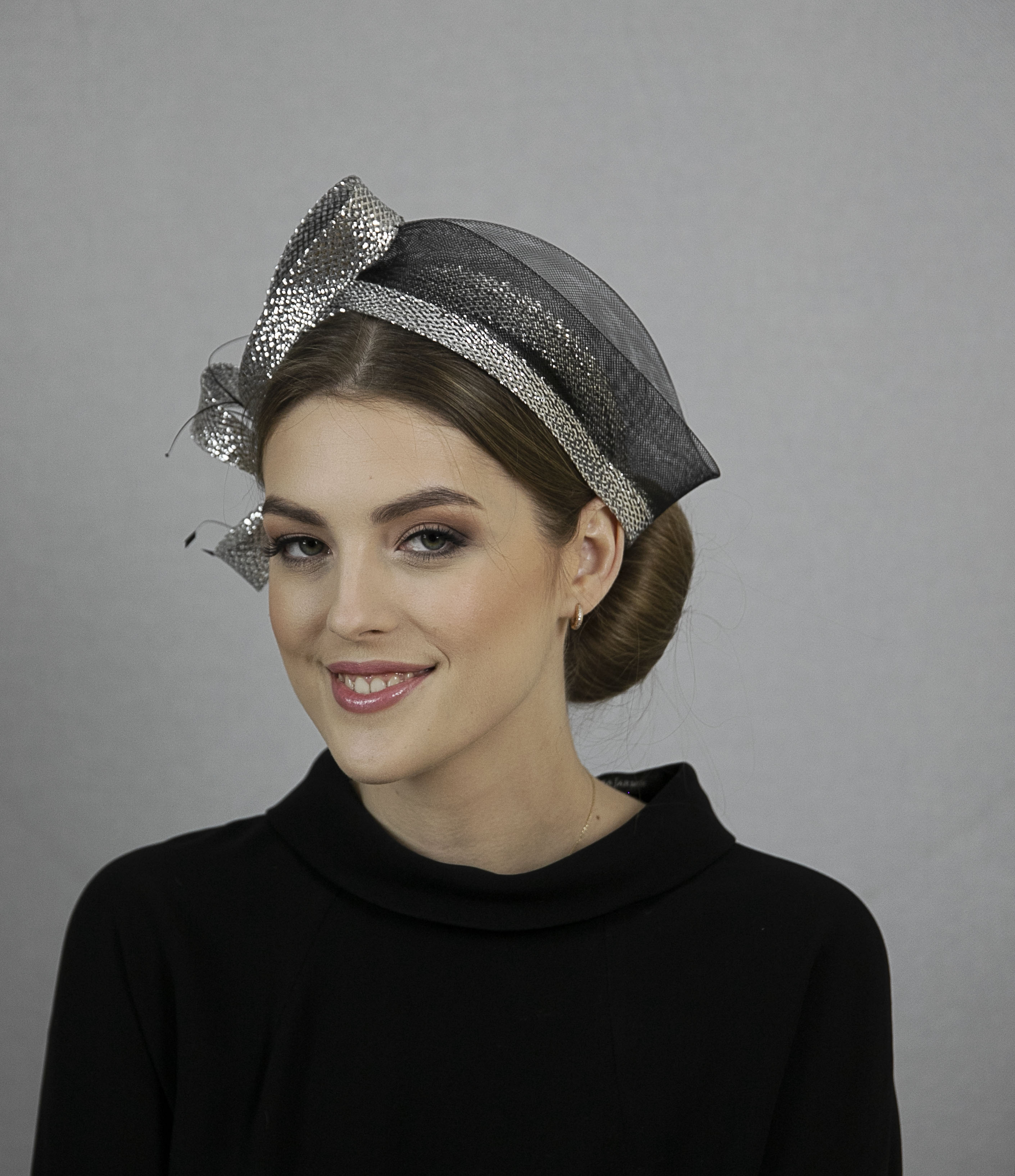 Black and silver fascinator headband. - Image 4