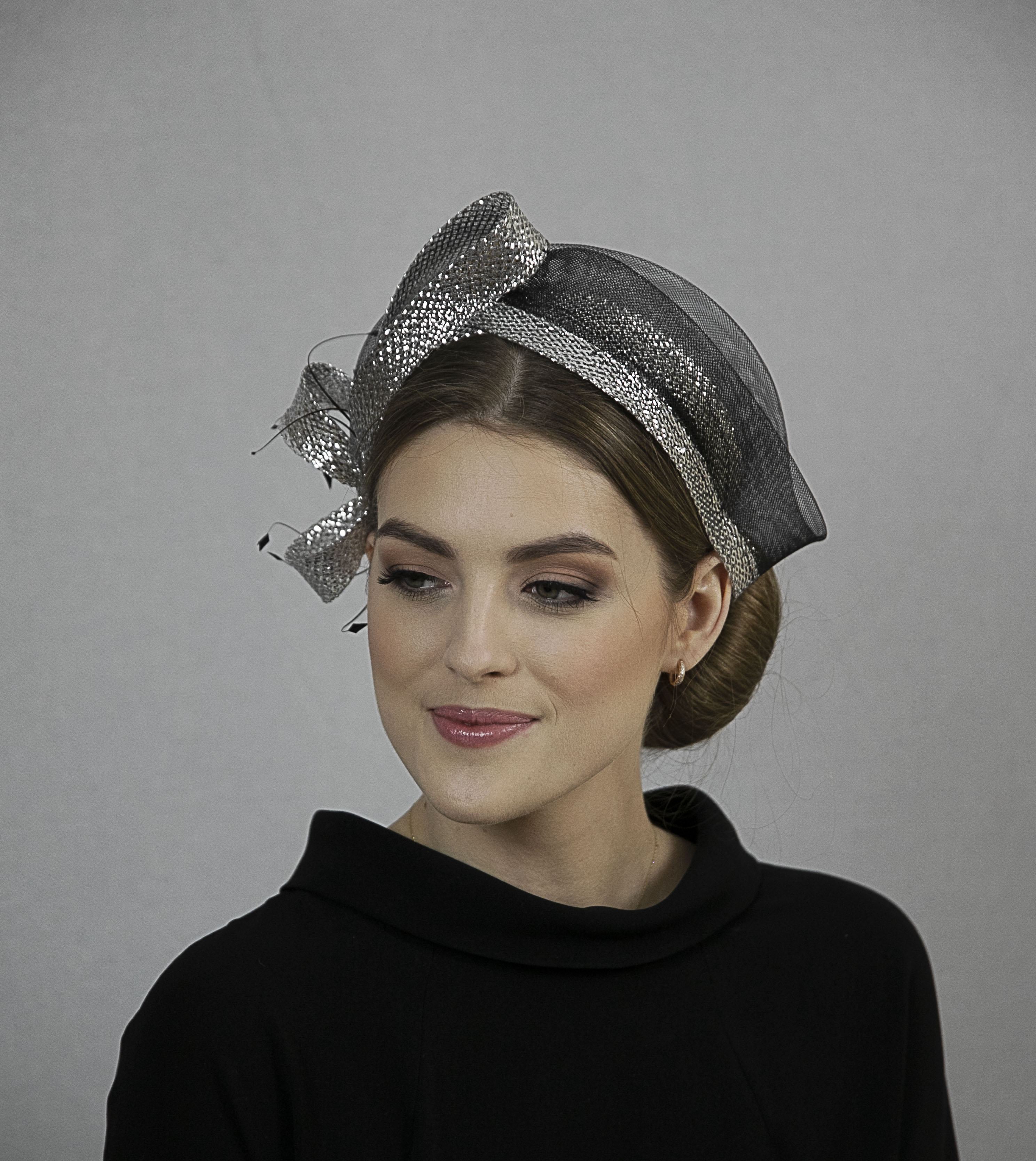 Black and silver fascinator headband.