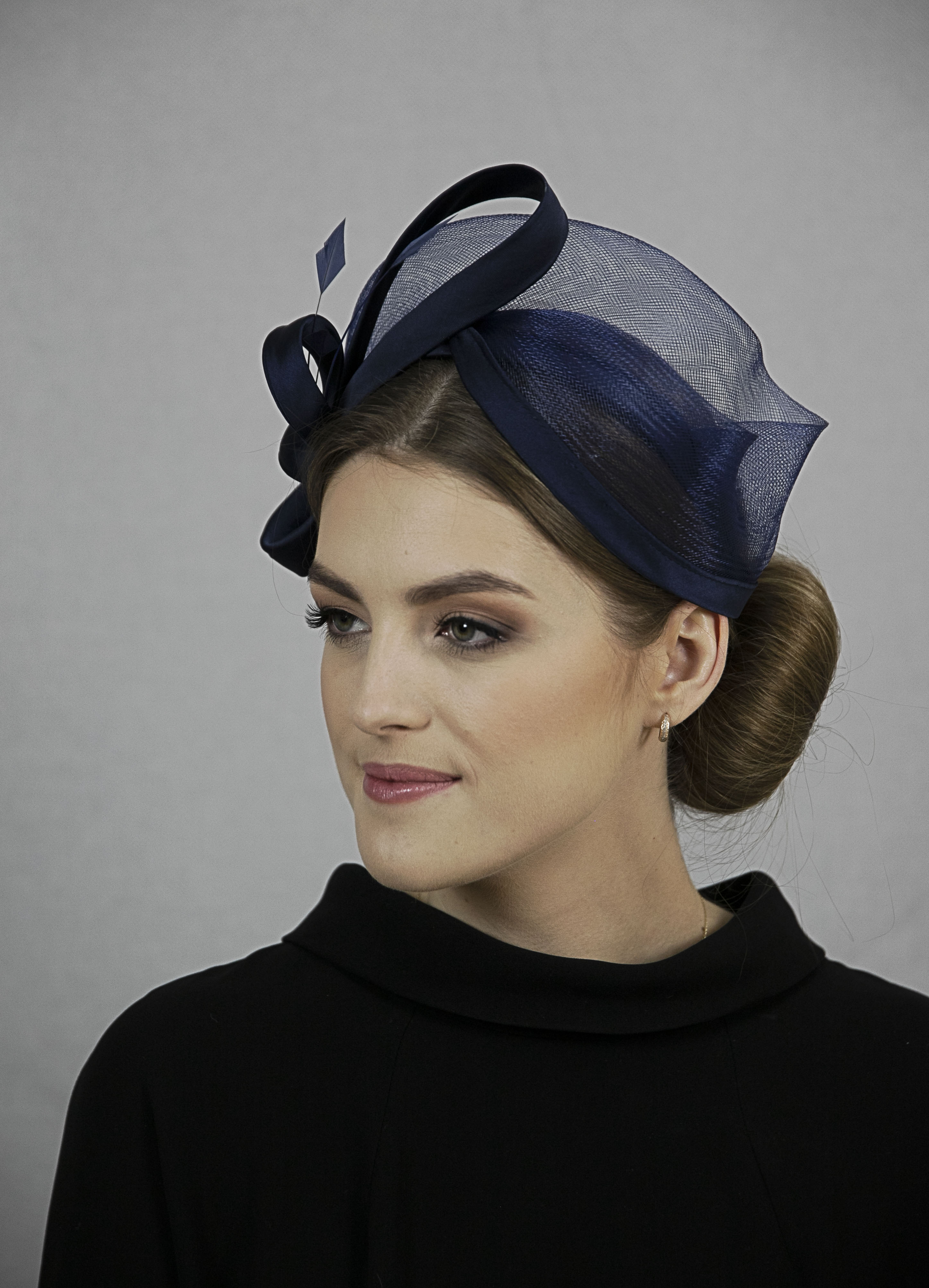 Blue fascinator headband. - Image 3