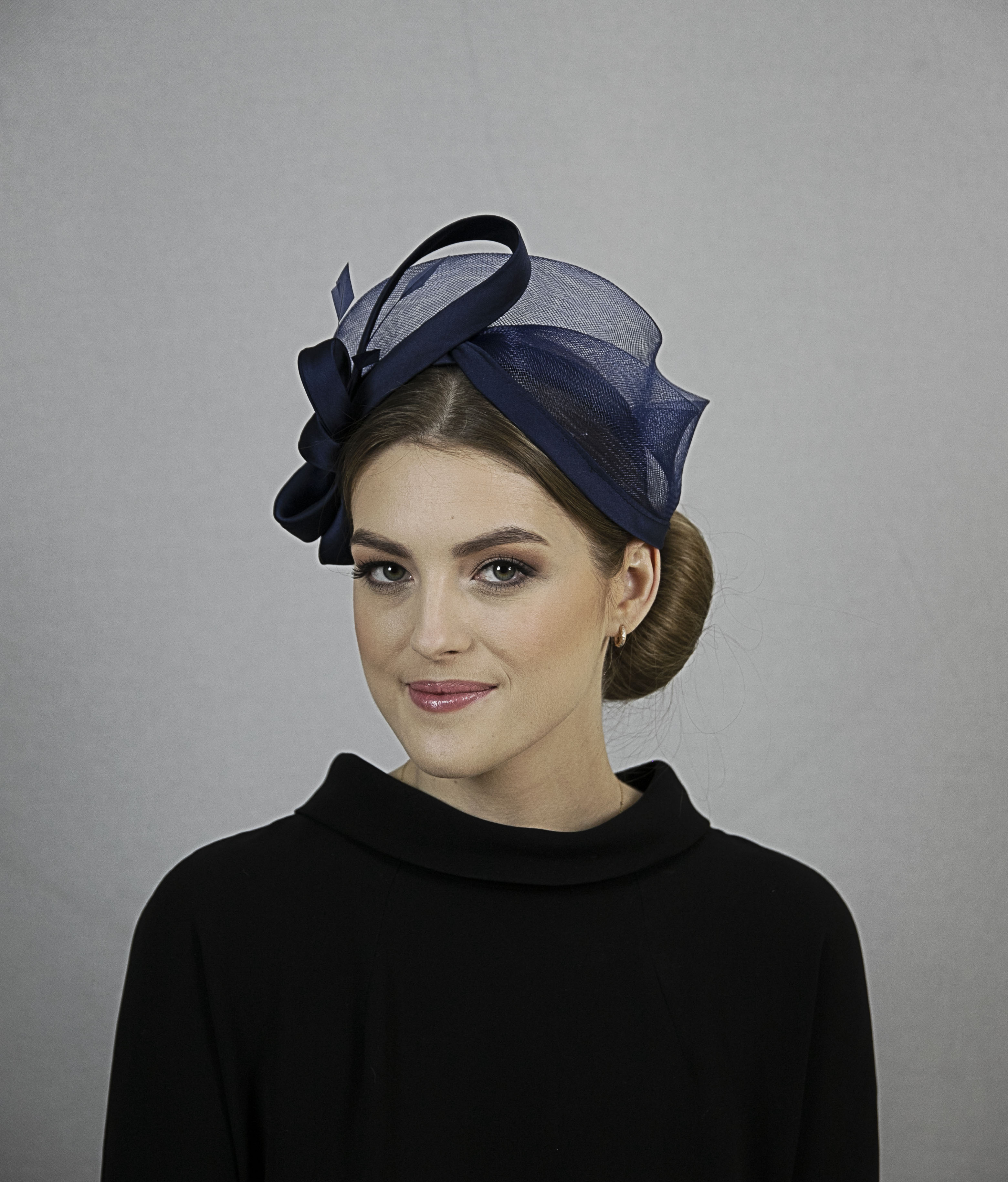 Blue fascinator headband. - Image 4