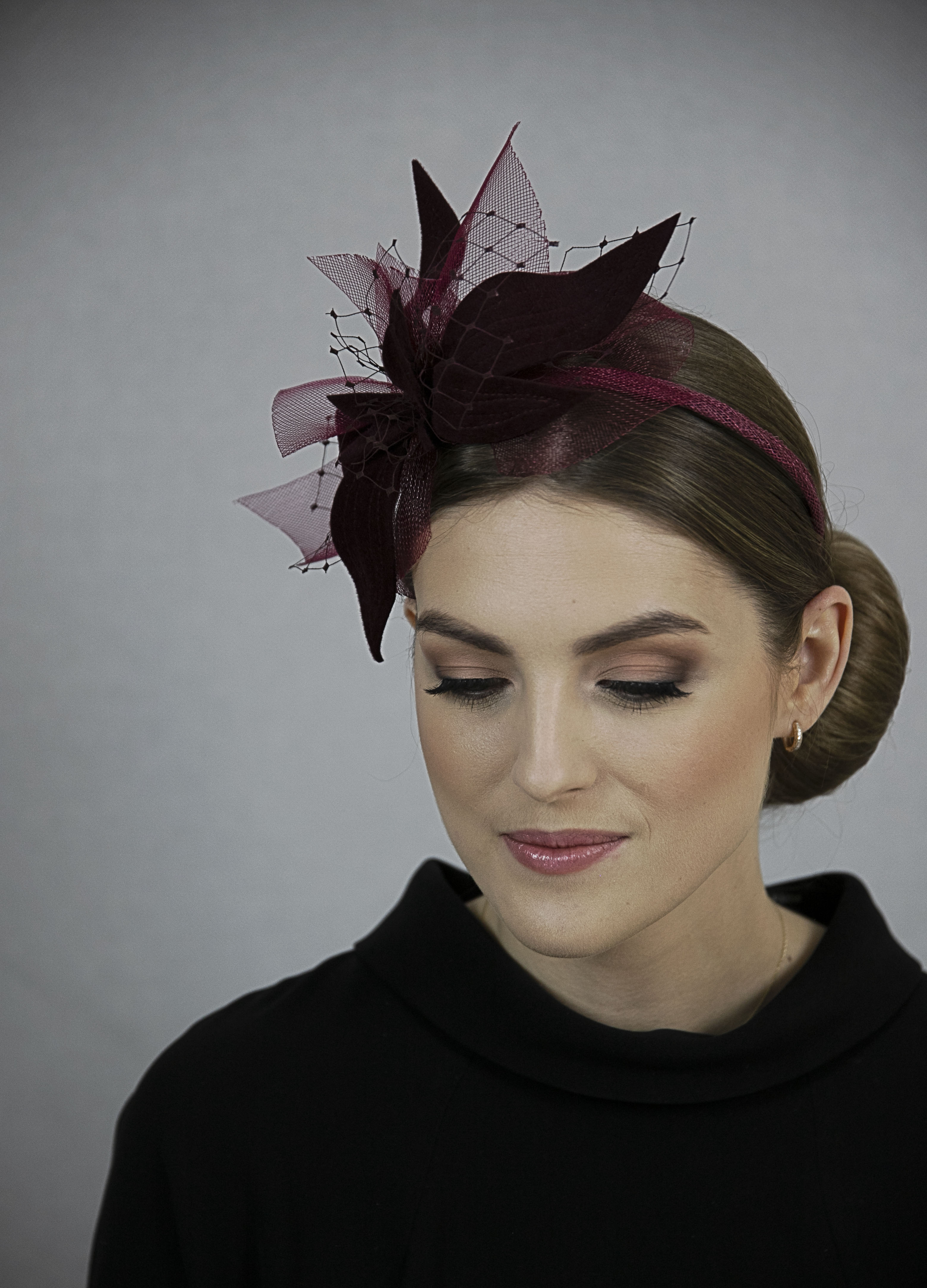 Burgundy red fascinator. - Image 5