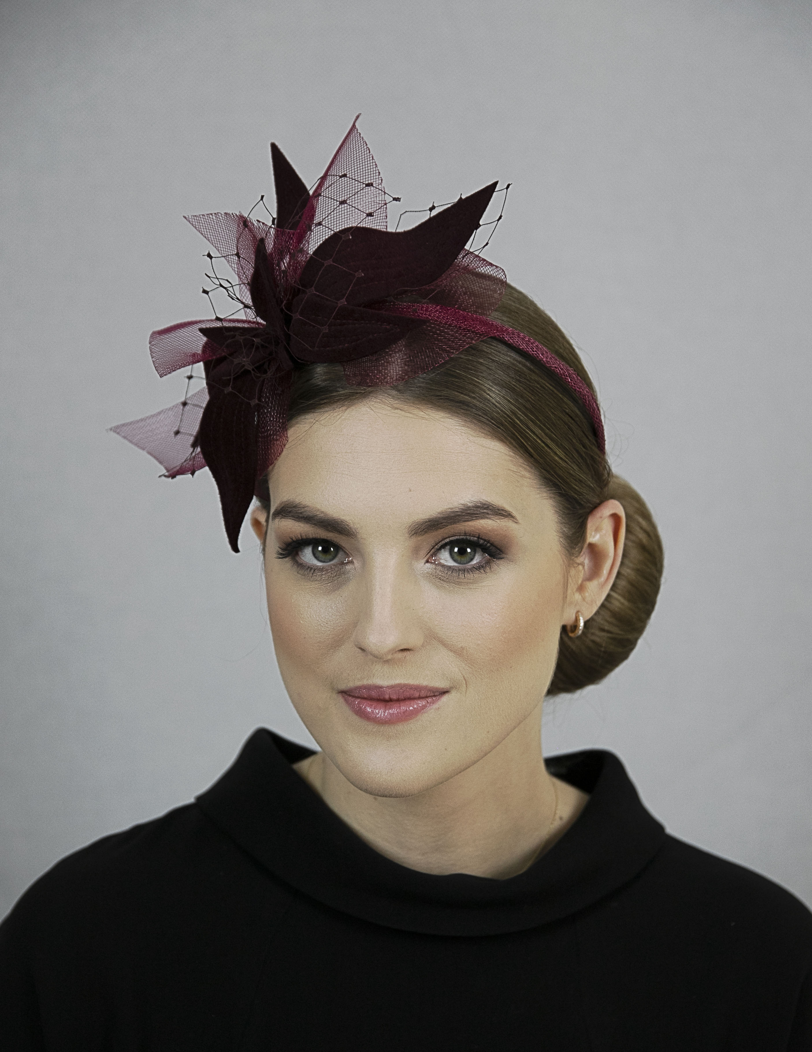 Burgundy red fascinator. - Image 2