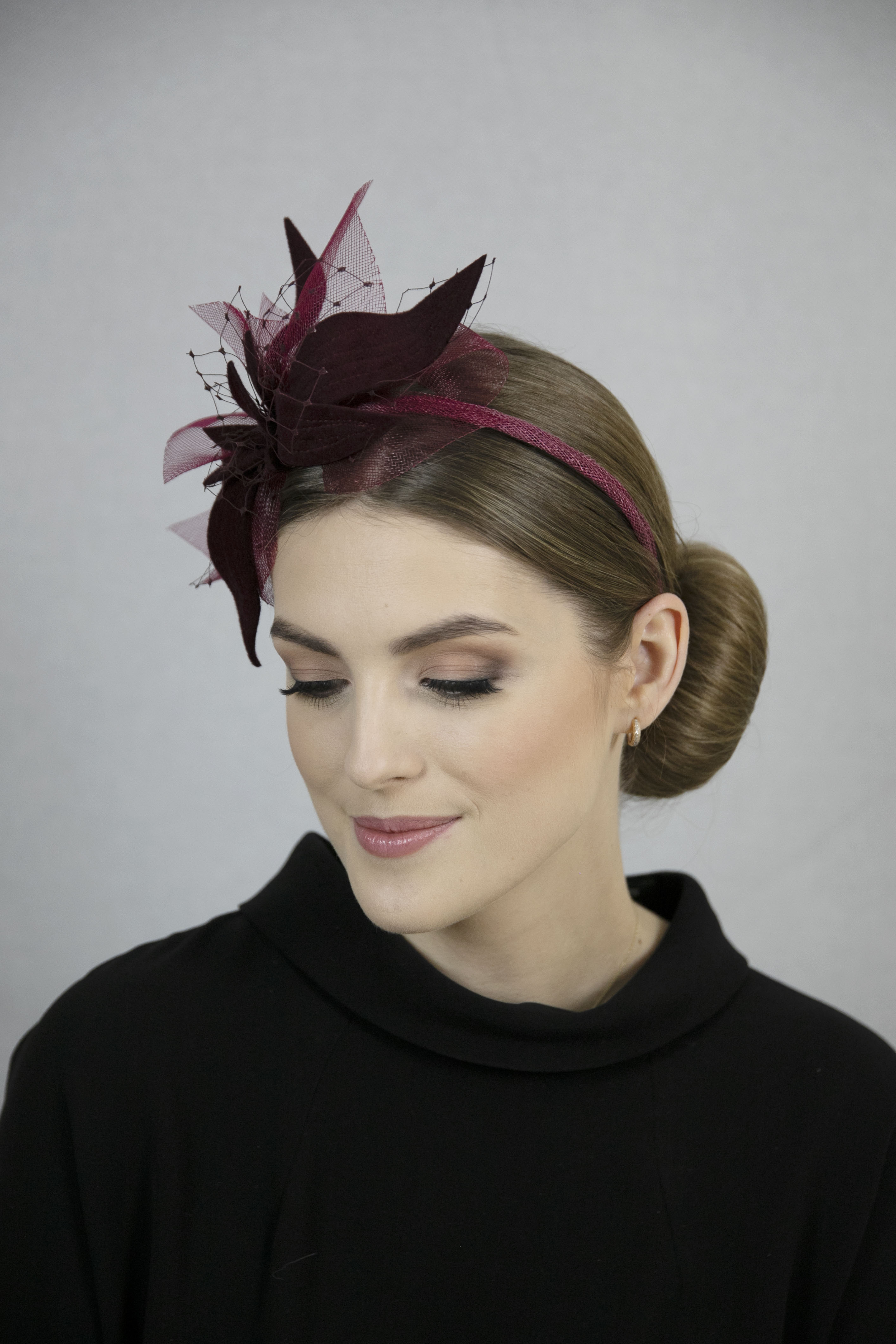 Burgundy red fascinator. - Image 4
