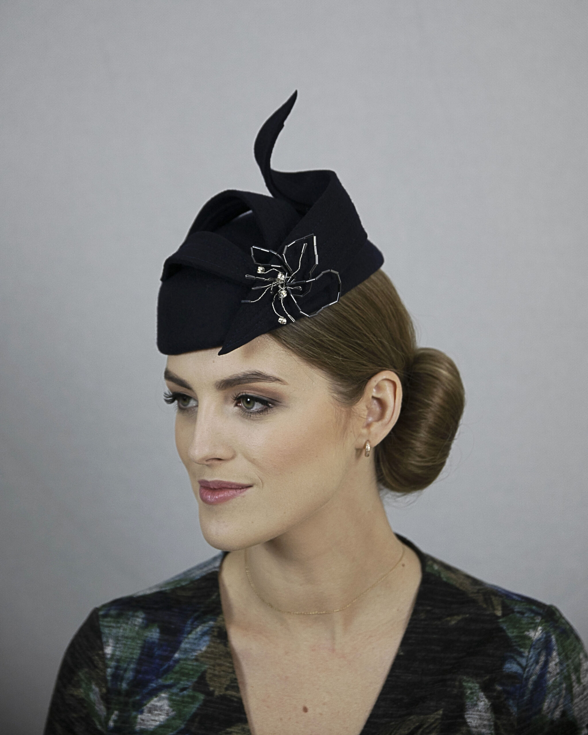 Navy blue pillbox hat from felt - Image 2