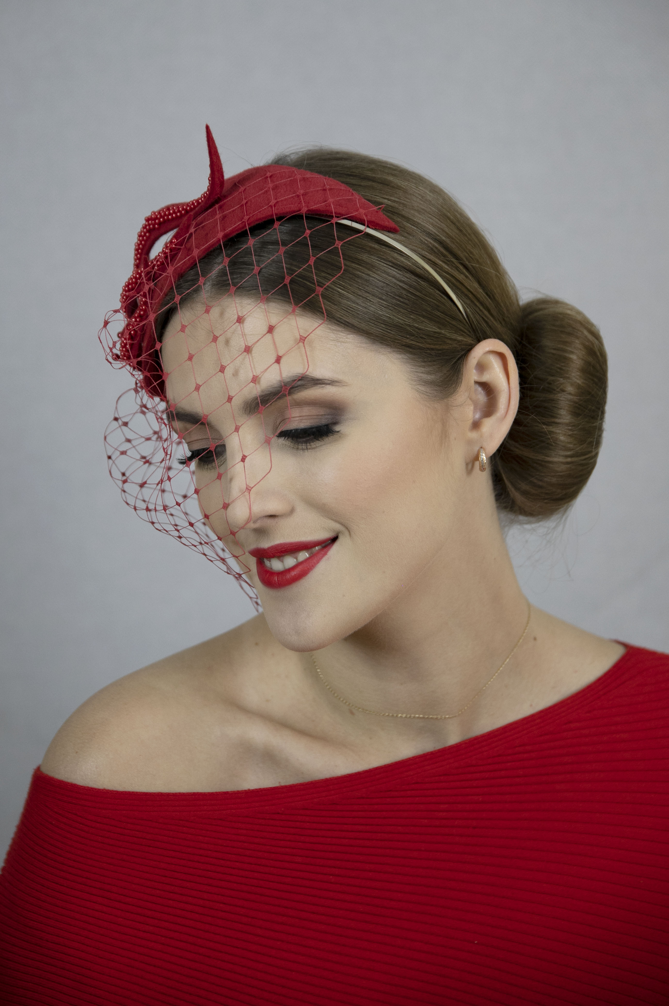 Red fascinator hat with short net. - Image 6